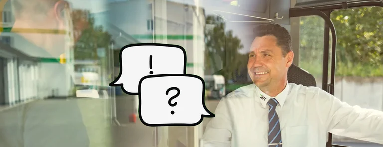 Busfahrender sitzt in seiner Buskabine und ist im Gespräch mit einem reinkommenden Kunden. Darauf die Icons von Frage und Antwort-Sprechblasen.