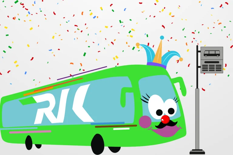 Das Bild zeigt einen Cartoon-Bus der RVK mit einer Karnevalsmütze und einer Clownsanse vor einer Haltestelle