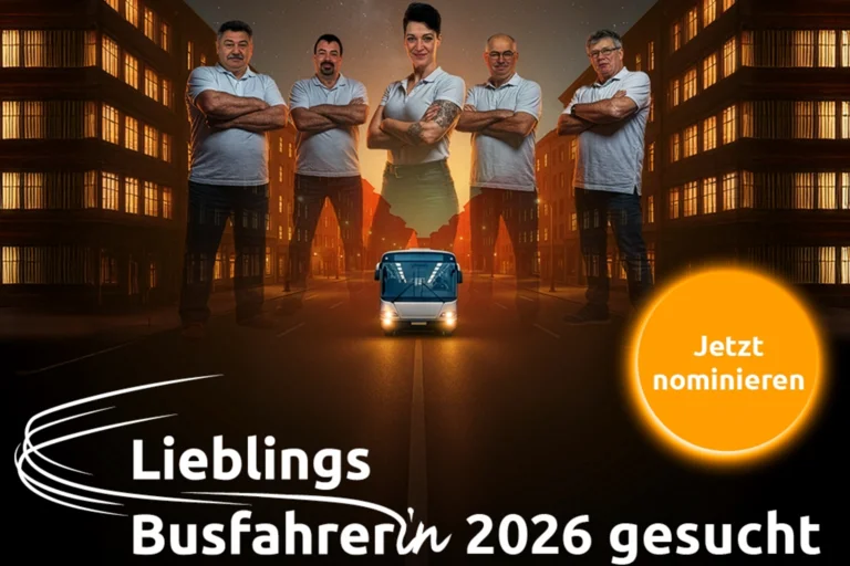 Das Bild zeigt vier Busfahrer und eine Busfahrerin, die lächeln mit verschränkten Armen in die Kamera schauen