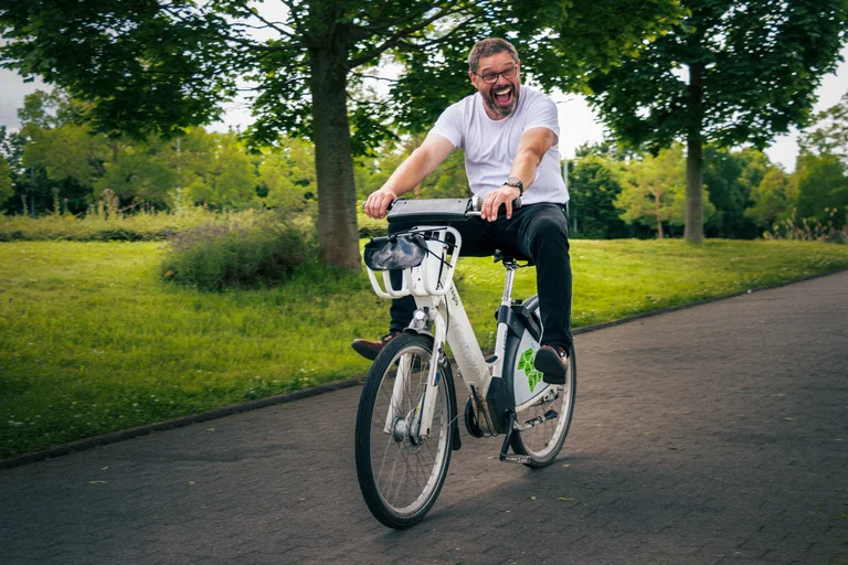 Fahrradfahrer auf einem RVK e-Bike